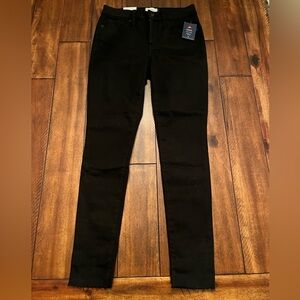 Crown & Ivy high rise skinny pant. Denim. Size 6. New with tags.